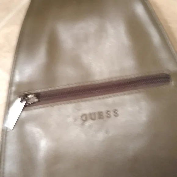 Guess purse - Picture 2 of 4
